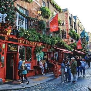 Visit Dublin from a Hop-On Hop-Off sightseeing bus – Explore landmarks and attractions in 2025 Hop on the open-top bus in Dublin, Ireland – Discover top attractions, monuments, and hidden gems with a hop-on hop-off tour in 2025